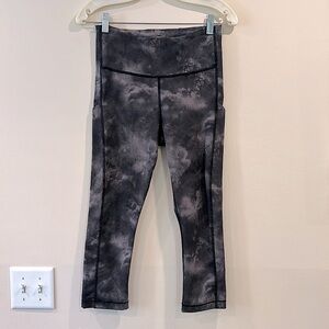 🔥ATHLETA Black and Gray Patterned Leggings🔥